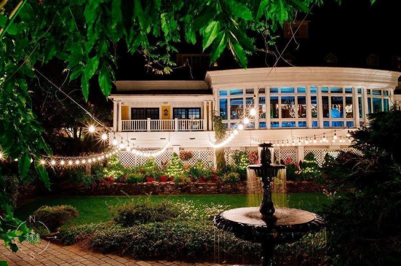 Bedford Village Inn Exterior photo
